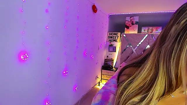 parejacaliente20154 online show from 03.05.26