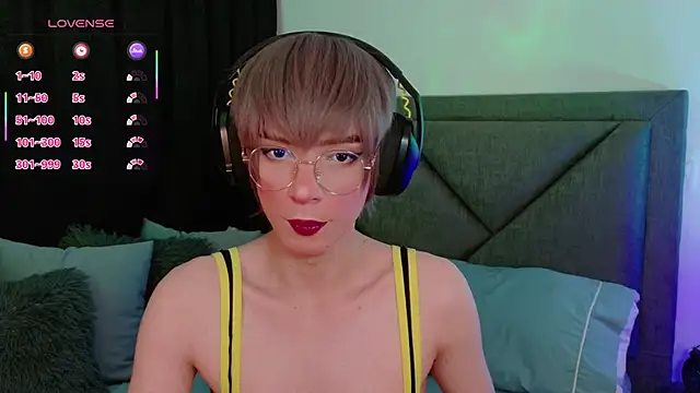 Snapshot of Sammy_Russell chatting on 10.08.25 Sammy Russell online show from 10.08.25