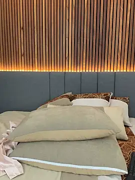 EmiilyAdams  online show from 02.21.25