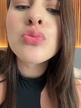 EmiilyAdams  online show from 03.17.25