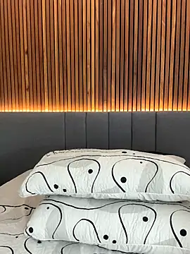 EmiilyAdams  online show from 12.03.25