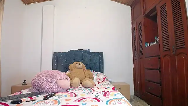 sofiamature01 online show from 11.19.25