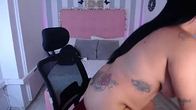 Snapshot of Lunna_boobs chatting on 10.15.25 Lunna boobs online show from 10.15.25