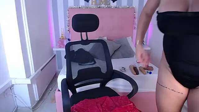 Snapshot of Lunna_boobs chatting on 10.26.25 Lunna boobs online show from 10.26.25