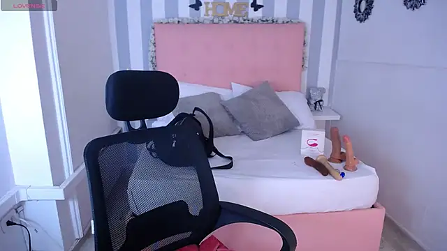 Snapshot of Lunna_boobs chatting on 01.14.26 Lunna boobs online show from 01.14.26