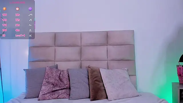 Snapshot of AngelyRosse1 chatting on 11.08.25 AngelyRosse1 online show from 11.08.25