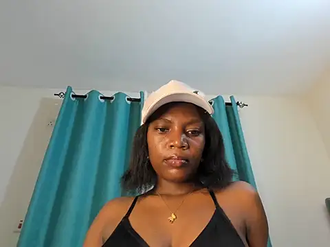 Snapshot of dolly_booty chatting on 10.03.25 dolly booty online show from 10.03.25