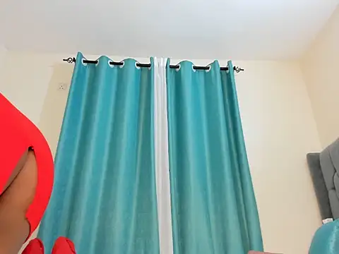 Snapshot of dolly_booty chatting on 10.08.25 dolly booty online show from 10.08.25