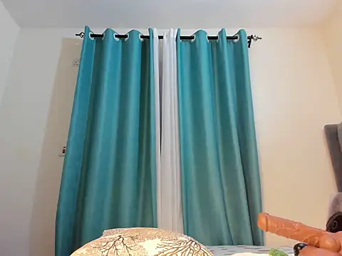 Snapshot of dolly_booty chatting on 10.22.25 dolly booty online show from 10.22.25