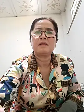 Snapshot of phnz chatting on 01.06.25 phnz online show from 01.06.25