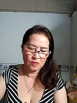 Snapshot of phnz chatting on 01.28.25 phnz online show from 01.28.25