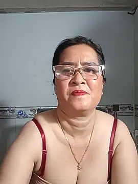 Snapshot of phnz chatting on 02.18.25 phnz online show from 02.18.25