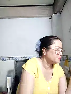 Snapshot of phnz chatting on 09.10.25 phnz online show from 09.10.25