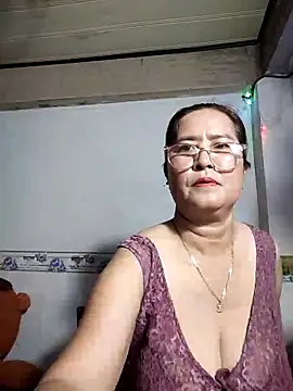 Snapshot of phnz chatting on 10.05.25 phnz online show from 10.05.25