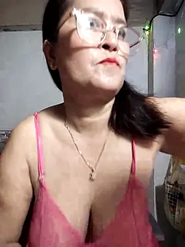 Snapshot of phnz chatting on 10.13.25 phnz online show from 10.13.25