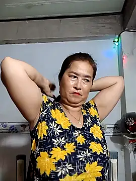 Snapshot of phnz chatting on 10.19.25 phnz online show from 10.19.25