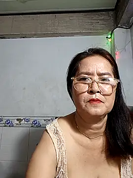 Snapshot of phnz chatting on 10.20.25 phnz online show from 10.20.25