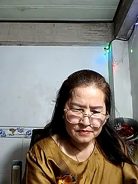 Snapshot of phnz chatting on 10.21.25 phnz online show from 10.21.25