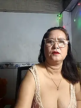 Snapshot of phnz chatting on 10.23.25 phnz online show from 10.23.25