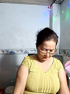 Snapshot of phnz chatting on 11.09.25 phnz online show from 11.09.25