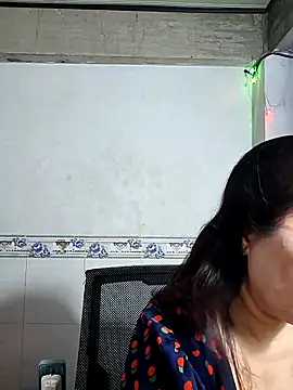 Snapshot of phnz chatting on 11.15.25 phnz online show from 11.15.25