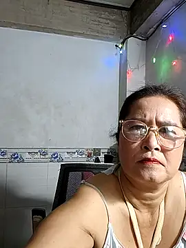 Snapshot of phnz chatting on 11.22.25 phnz online show from 11.22.25