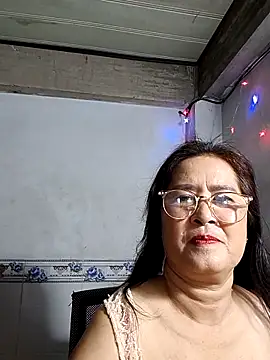 Snapshot of phnz chatting on 11.23.25 phnz online show from 11.23.25