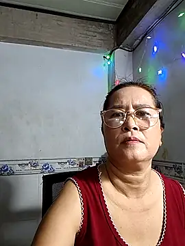 Snapshot of phnz chatting on 11.25.25 phnz online show from 11.25.25