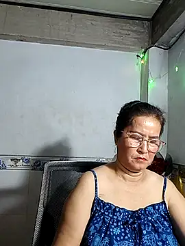 Snapshot of phnz chatting on 11.30.25 phnz online show from 11.30.25