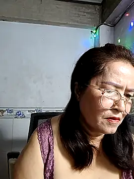 Snapshot of phnz chatting on 12.20.25 phnz online show from 12.20.25