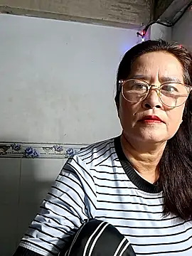 Snapshot of phnz chatting on 01.05.26 phnz online show from 01.05.26