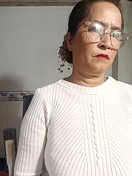 Snapshot of phnz chatting on 02.25.26 phnz online show from 02.25.26