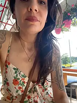 Snapshot of BeautifulMesss chatting on 07.19.26 BeautifulMesss online show from 07.19.26