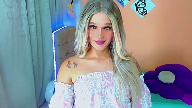 Snapshot of TaylorMon chatting on 11.05.25 TaylorMon online show from 11.05.25