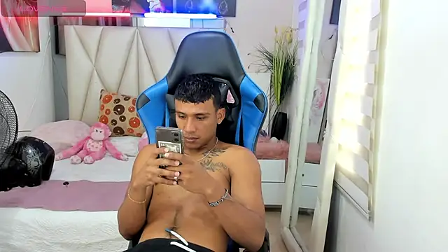 Snapshot of Backsex_boy chatting on 02.03.25 Backsex boy online show from 02.03.25