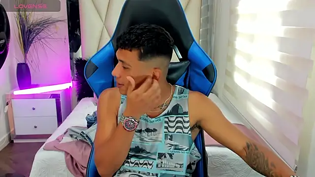 Snapshot of Backsex_boy chatting on 03.15.25 Backsex boy online show from 03.15.25