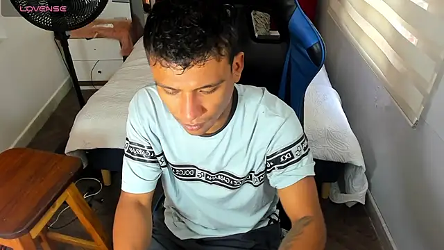 Snapshot of Backsex_boy chatting on 10.25.25 Backsex boy online show from 10.25.25