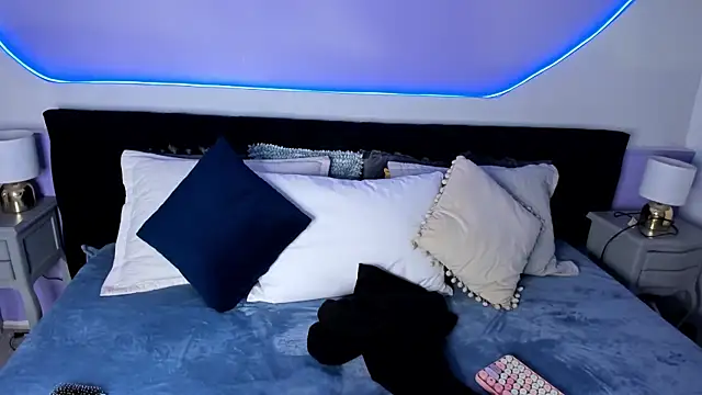 Julieta Cortes   online show from 03.04.25