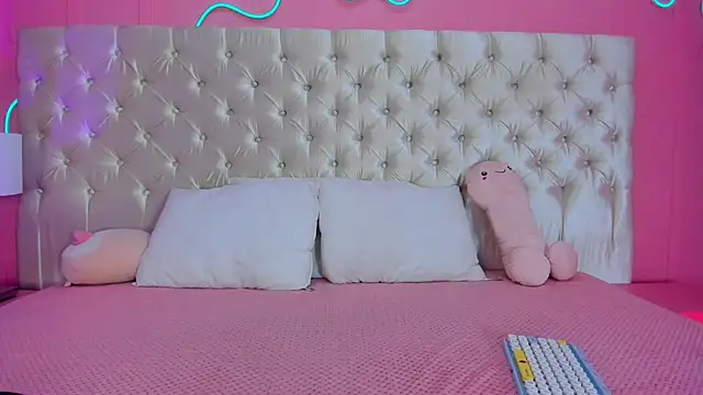 Julieta Cortes   online show from 02.27.26