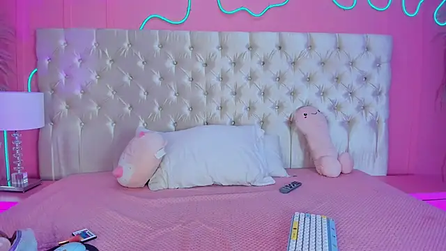 Julieta Cortes   online show from 02.28.26