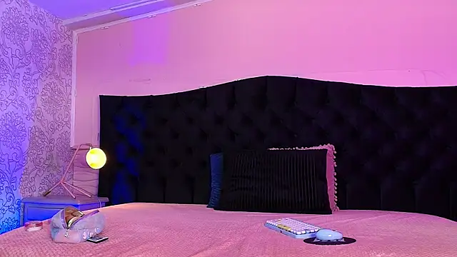 Julieta Cortes   online show from 04.09.26