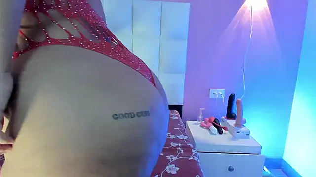 Snapshot of Alanna_hot3 chatting on 10.03.25 Alanna hot3 online show from 10.03.25