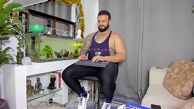 Snapshot of Johnnygrayson1 chatting on 12.18.24 Johnnygrayson1 online show from 12.18.24