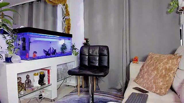 Snapshot of Johnnygrayson1 chatting on 12.22.24 Johnnygrayson1 online show from 12.22.24