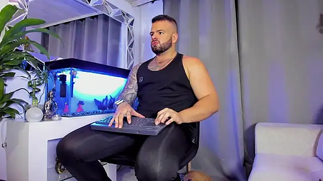 Snapshot of Johnnygrayson1 chatting on 01.03.25 Johnnygrayson1 online show from 01.03.25