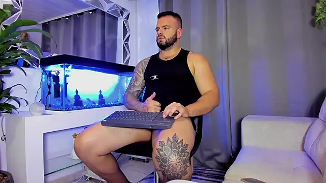 Snapshot of Johnnygrayson1 chatting on 01.05.25 Johnnygrayson1 online show from 01.05.25