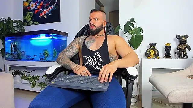 Snapshot of Johnnygrayson1 chatting on 09.08.25 Johnnygrayson1 online show from 09.08.25