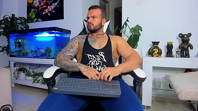 Snapshot of Johnnygrayson1 chatting on 09.29.25 Johnnygrayson1 online show from 09.29.25