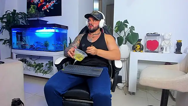 Snapshot of Johnnygrayson1 chatting on 10.09.25 Johnnygrayson1 online show from 10.09.25