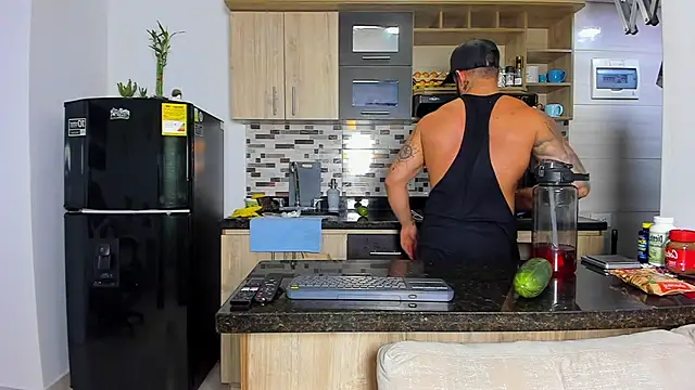 Snapshot of Johnnygrayson1 chatting on 11.25.25 Johnnygrayson1 online show from 11.25.25